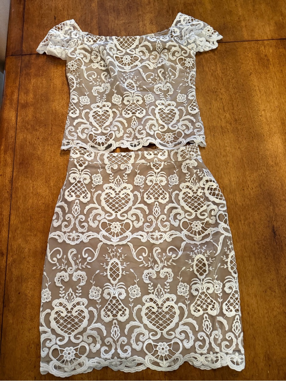 Women’s Badgley Miska size 6 beige Dress with White Lace Overlay
